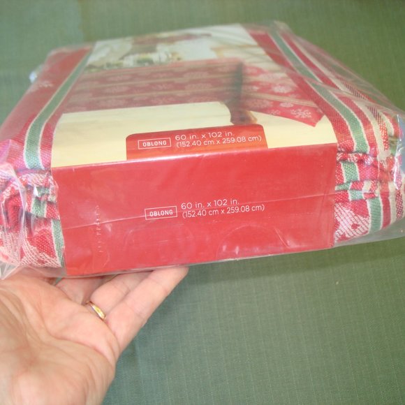 NEW 60" x 102" OBLONG Fabric TABLECLOTH Red Green Christmas Homestead Snowflake - Picture 2 of 11